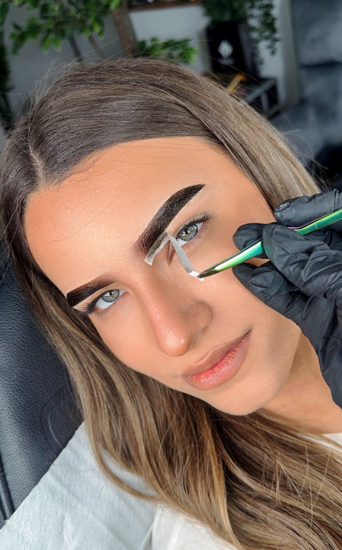 Cursul 2 în 1: Tehnica Airbrush Brows și Tehnica de colorare cu vopsea Hybrid